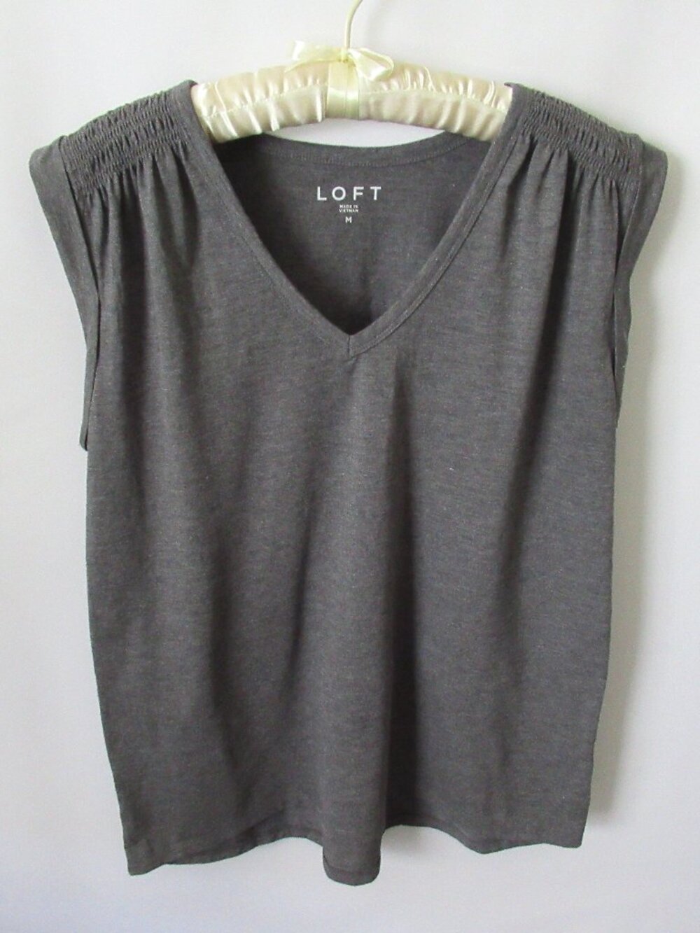 LOFT gray V-neck smocked shoulders sleeveless t-shirt *Sz M*